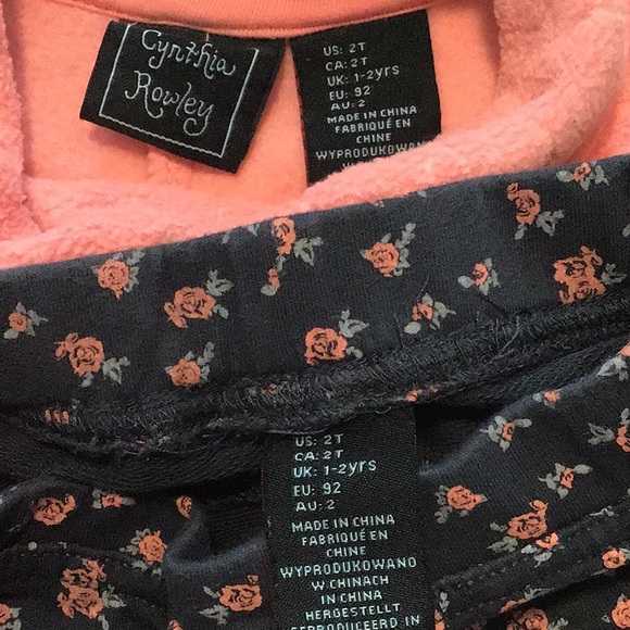 Cape and pant set - Picture 2 of 7